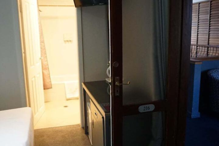 Room 27 of 60