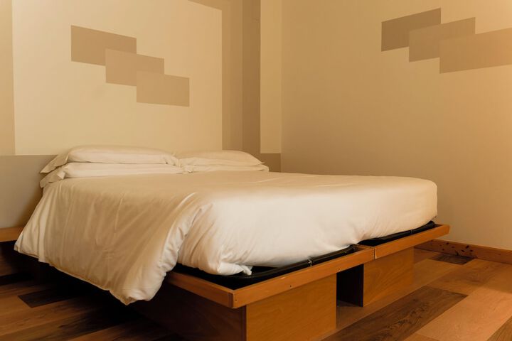 Room 3 of 32