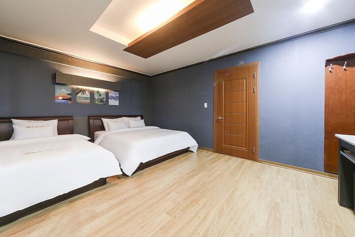Room 13 of 26