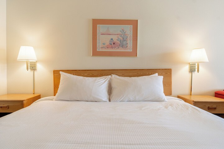 Room 9 of 20