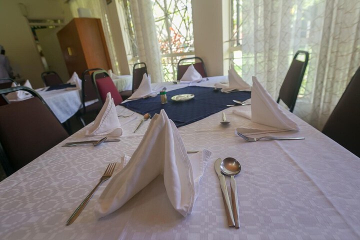 Dining 39 of 58