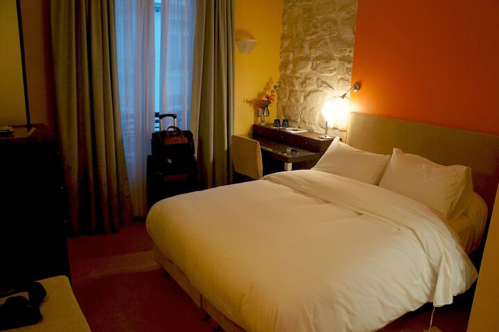 Room 2 of 37