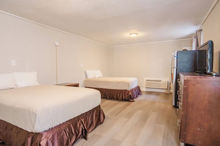 Room 5 of 16