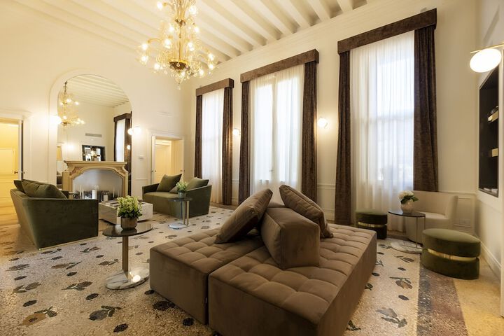 Guest Lobby
