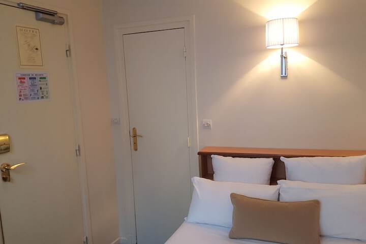 Room 27 of 65