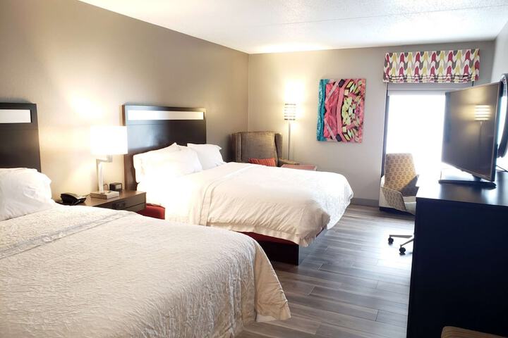 2 Queen Beds (6 of 6)