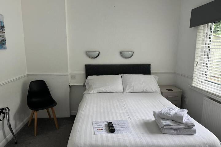 Room 5 of 32