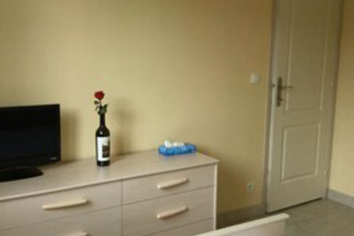 Room 2 of 6