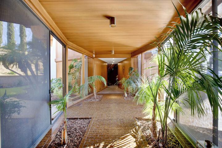 Hotel 79 of 100