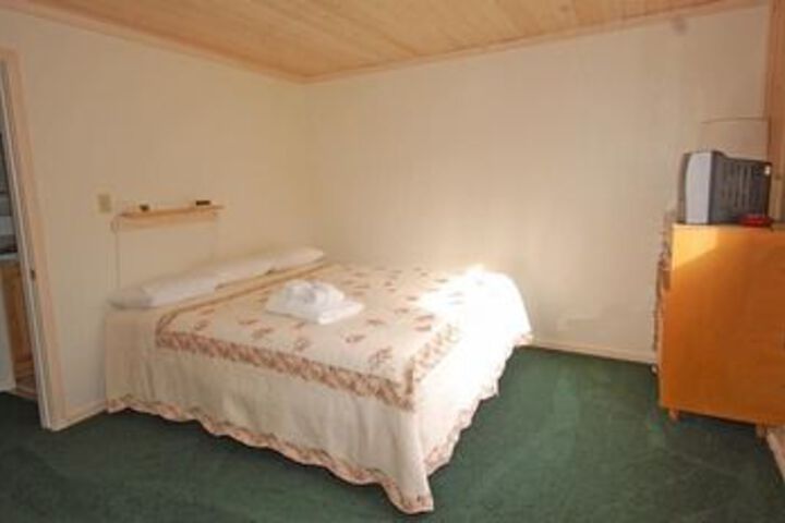 Room 6 of 10