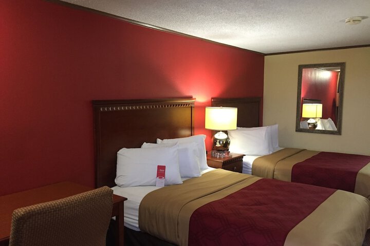 2 Double Beds (8 of 17)