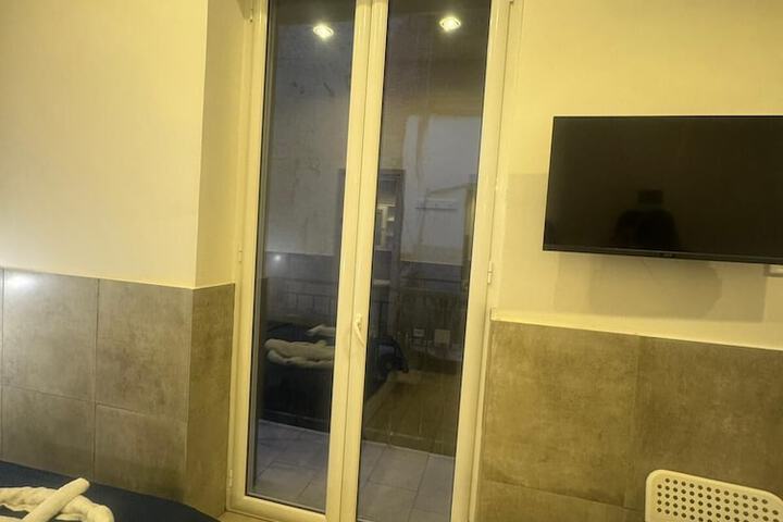 Room 3 of 27