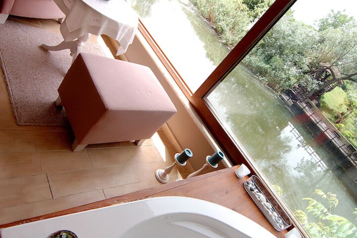 Hot Tub 105 of 156