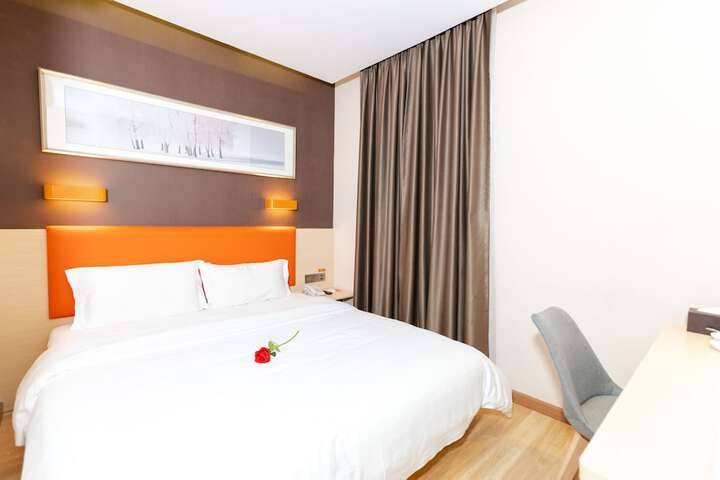 Room 12 of 61