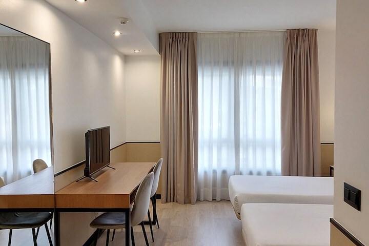 Room 27 of 105