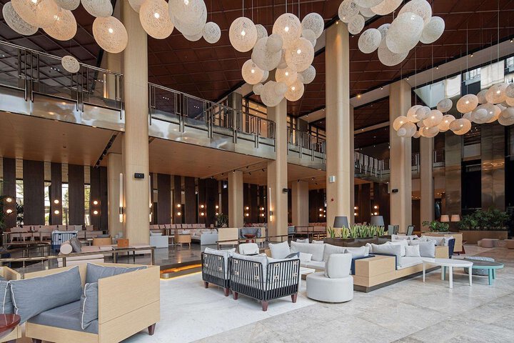 Entrance & Lobby