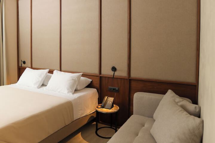 Room 28 of 100