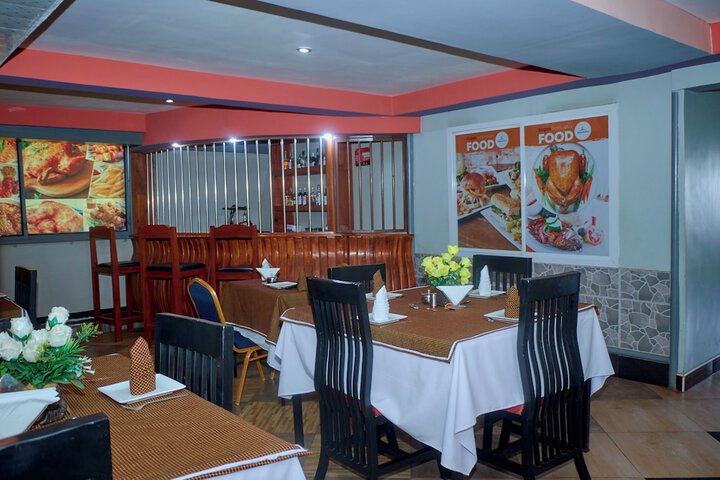 Dining 16 of 27