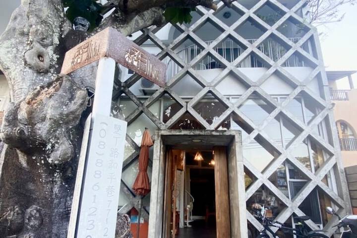 Hotel 79 of 82