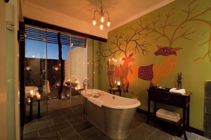 Room 2 of 43