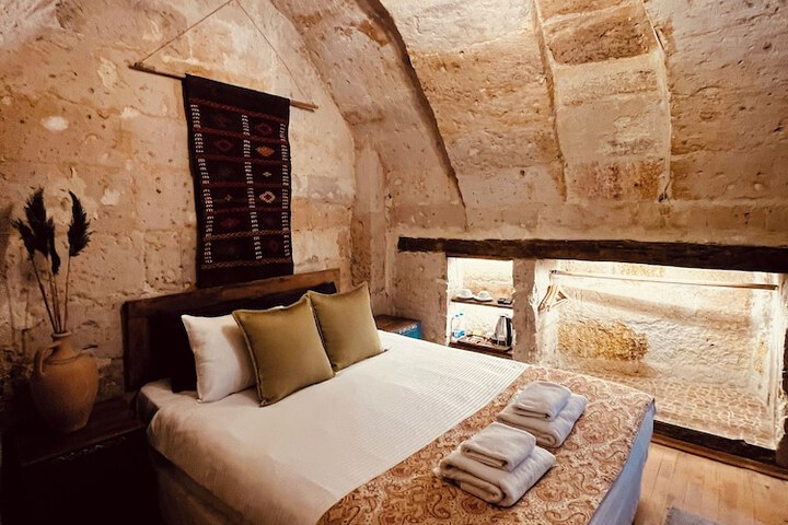 Room 4 of 70