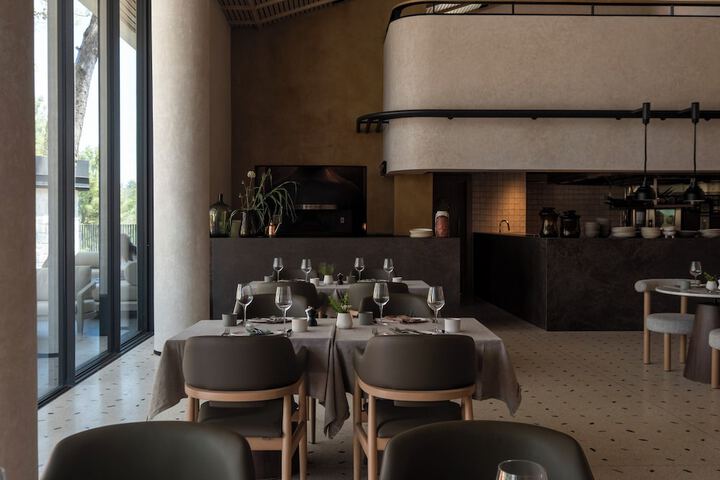Dining 48 of 66