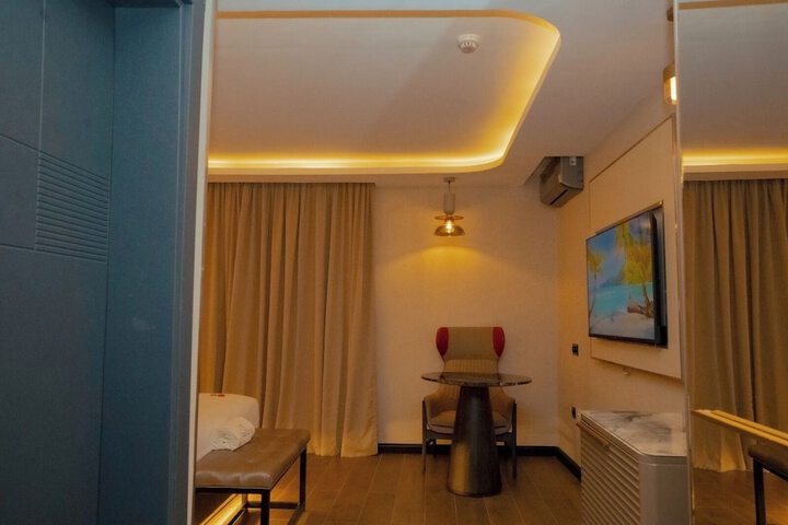 Room 9 of 26