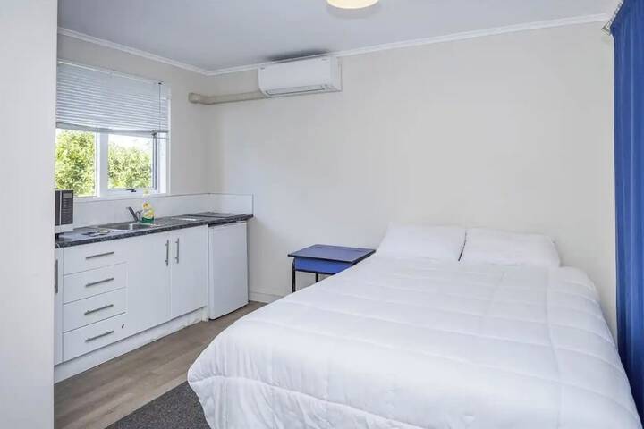 Room 4 of 81