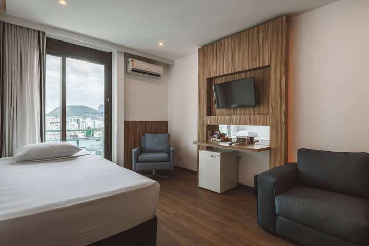 Room 33 of 77