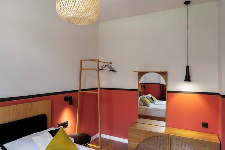 Room 2 of 40