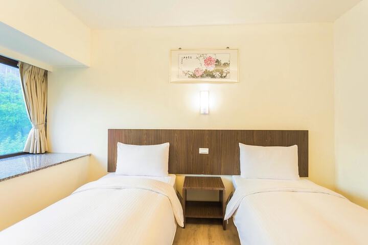 Room 14 of 36
