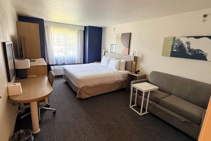 Room 16 of 35