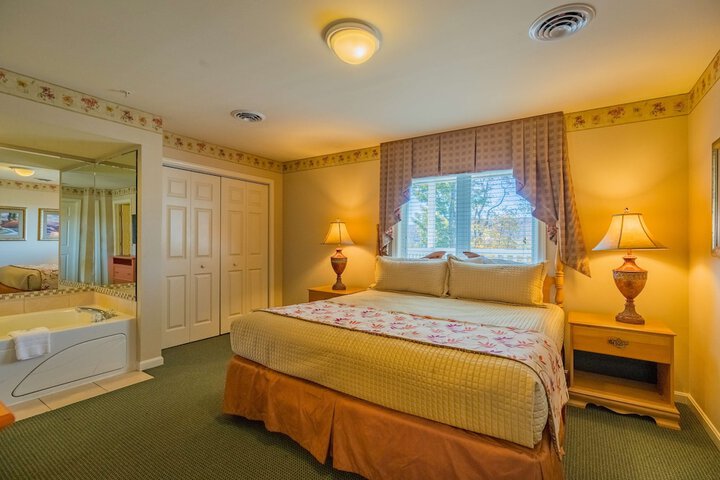 1 Bedroom Suite Queen Bed (26 of 39)