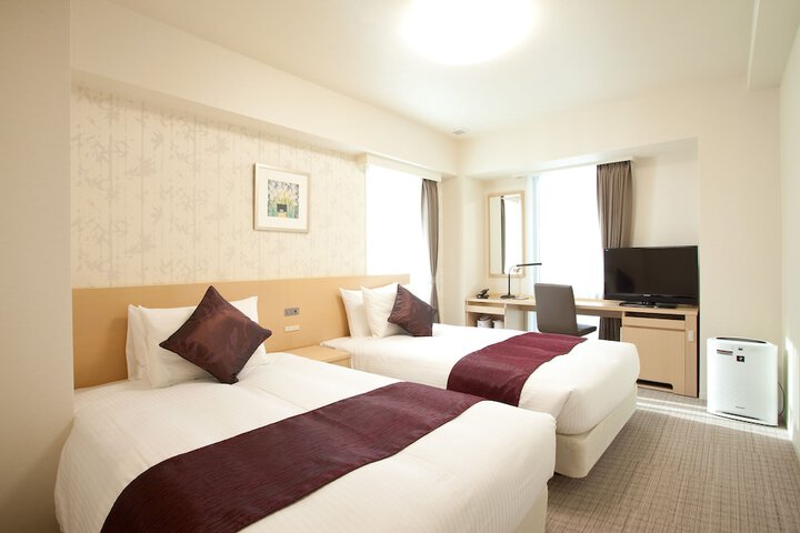 Room 4 of 32
