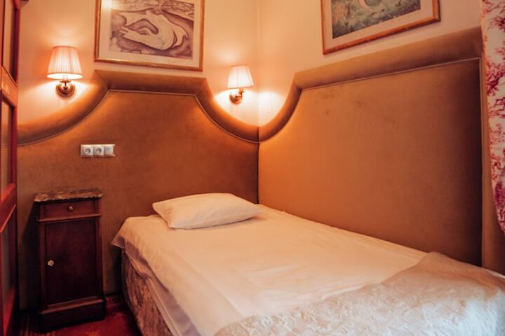Room 11 of 52