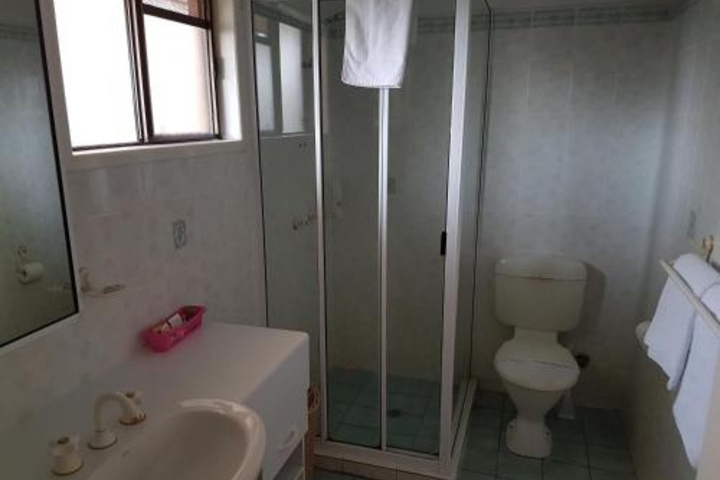 Room 4 of 9