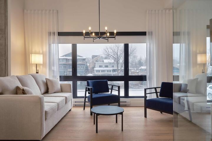 209 2nd Floor Studio Murphy Queen Bed with Balcony (30 of 95)
