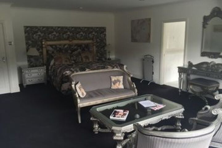 Room 11 of 22