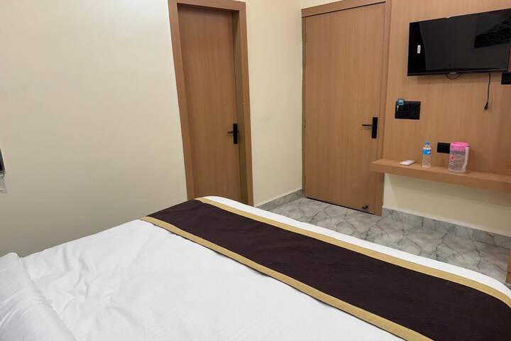 Room 17 of 31