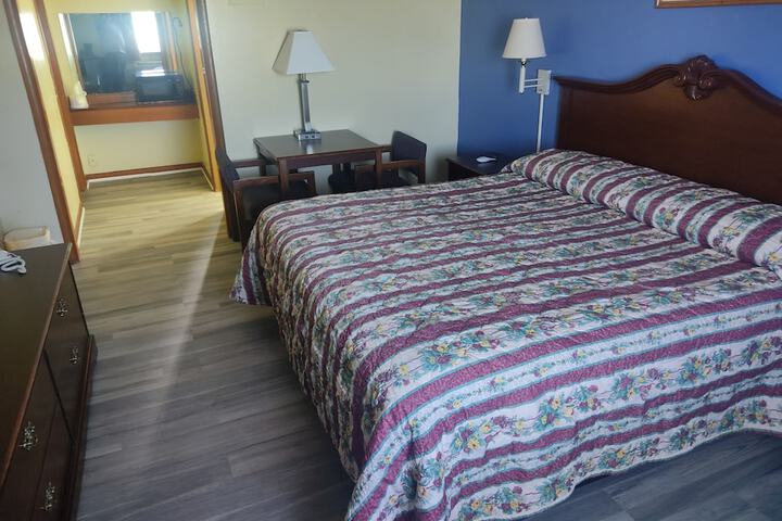 Room 5 of 28