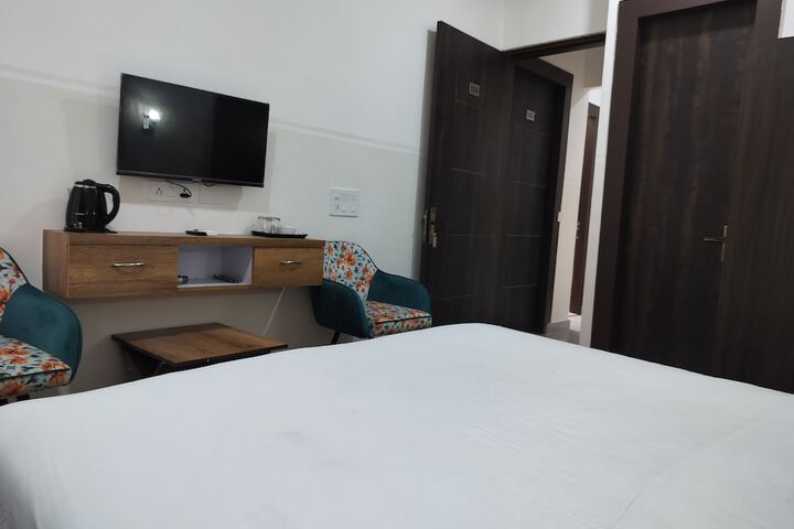 Room 27 of 48
