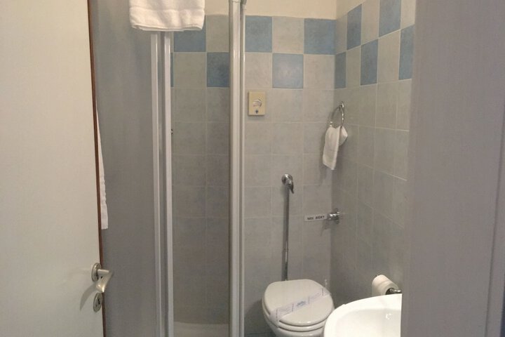 Room 16 of 62
