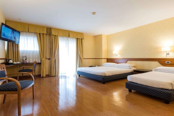 Room 18 of 80