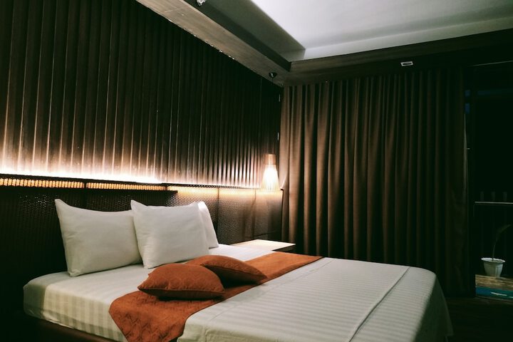 Room 32 of 83