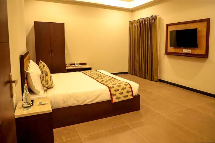 Room 2 of 9