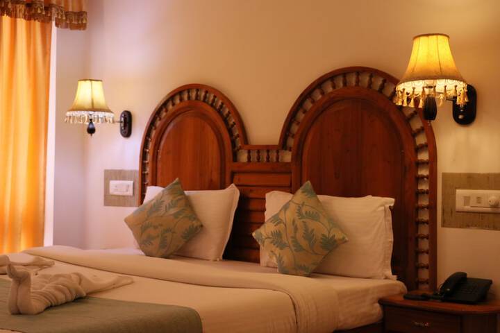 Room 9 of 32