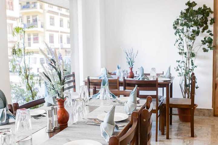 Dining 10 of 21