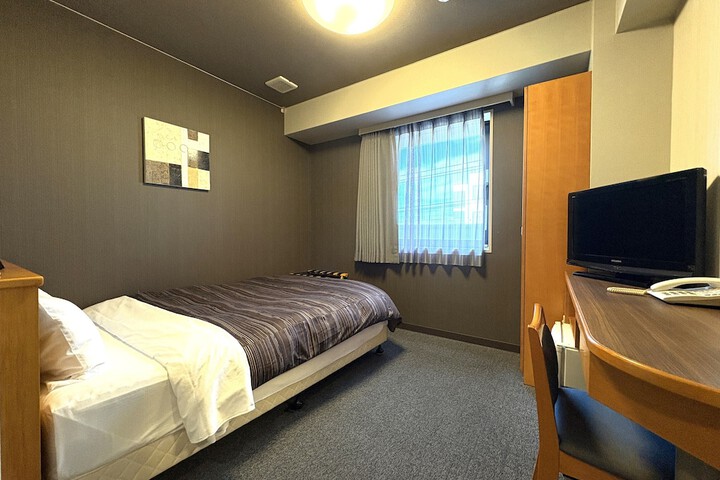 Room 8 of 31