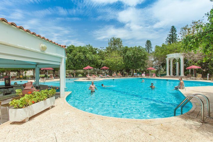Hotel with Pool