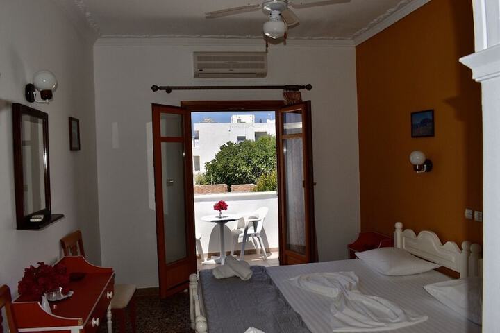 Room 26 of 90